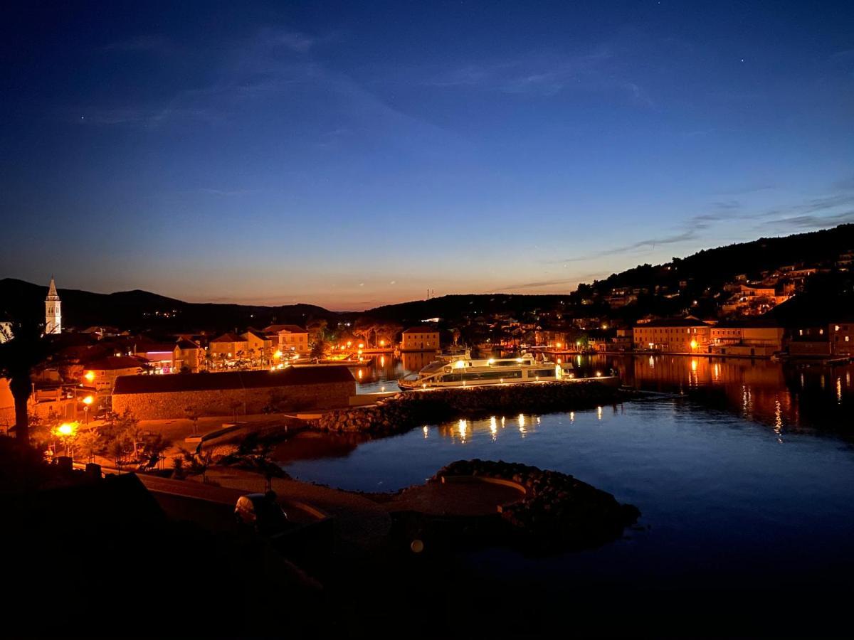 Apartments Peronja Jelsa Seafront エクステリア 写真