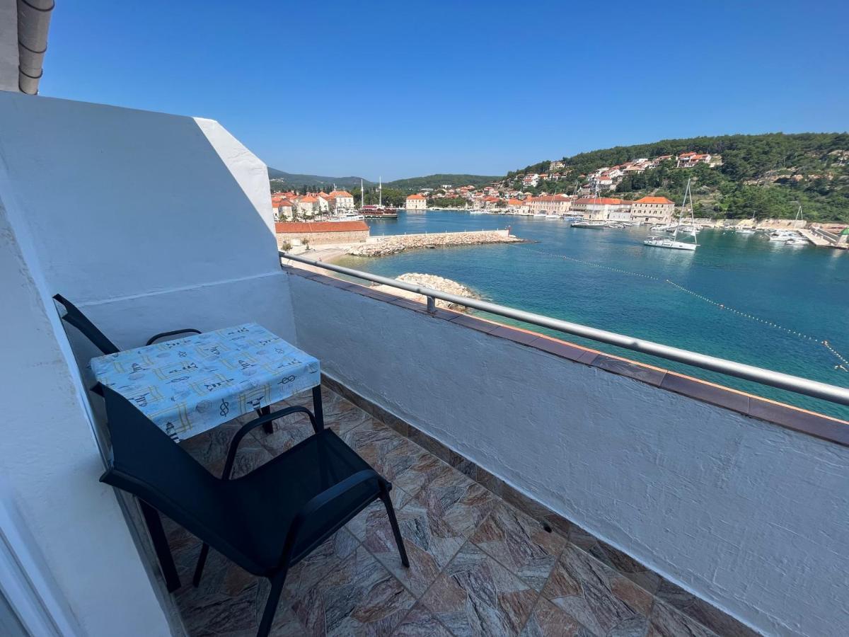 Apartments Peronja Jelsa Seafront エクステリア 写真