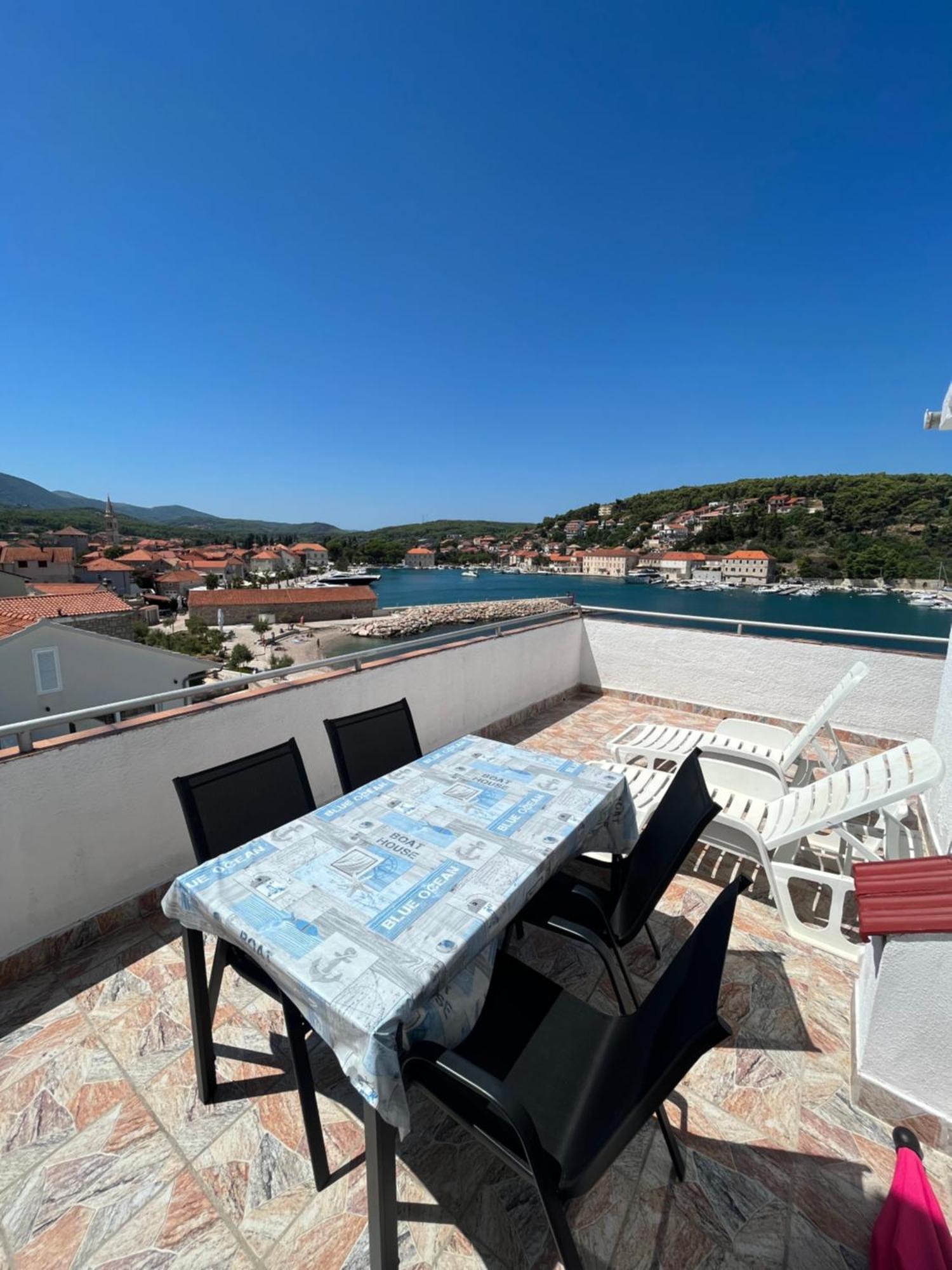 Apartments Peronja Jelsa Seafront エクステリア 写真