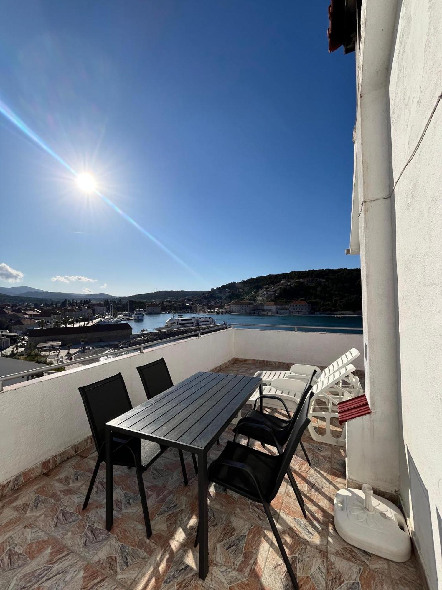 Apartments Peronja Jelsa Seafront エクステリア 写真