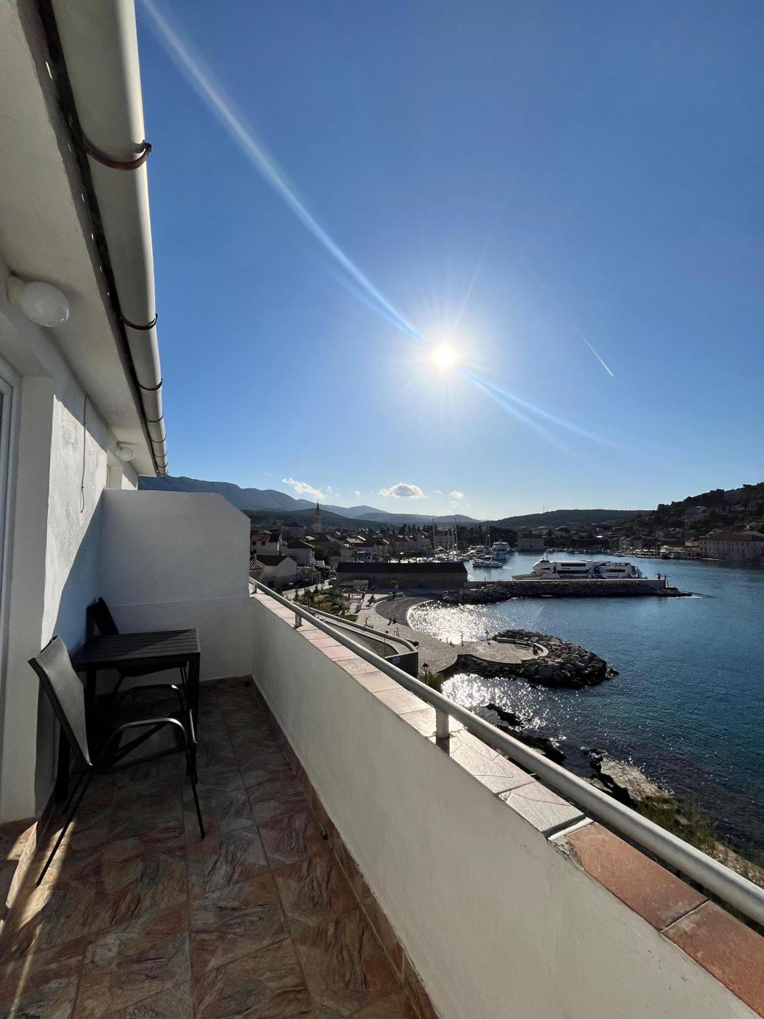 Apartments Peronja Jelsa Seafront エクステリア 写真