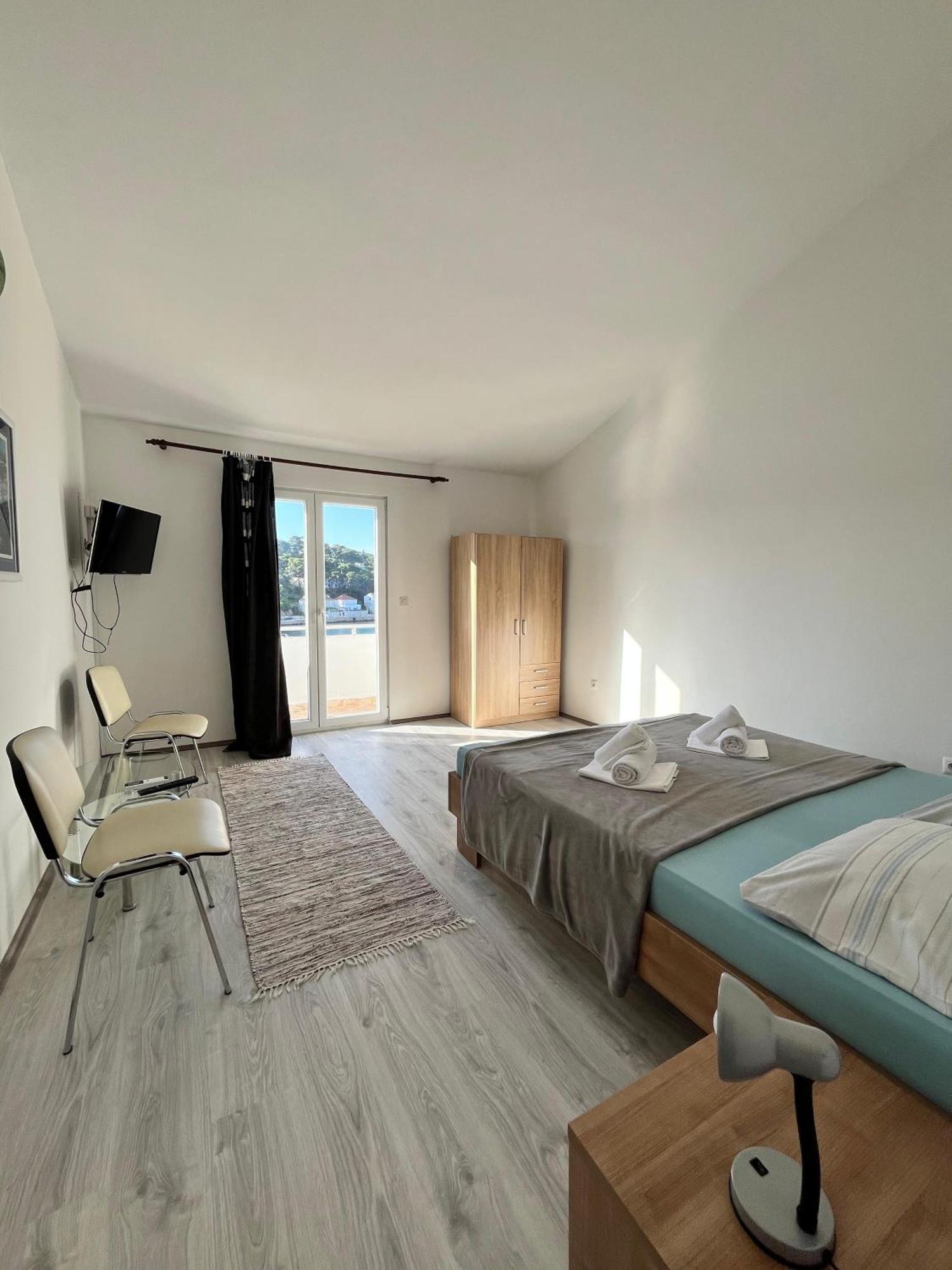 Apartments Peronja Jelsa Seafront エクステリア 写真