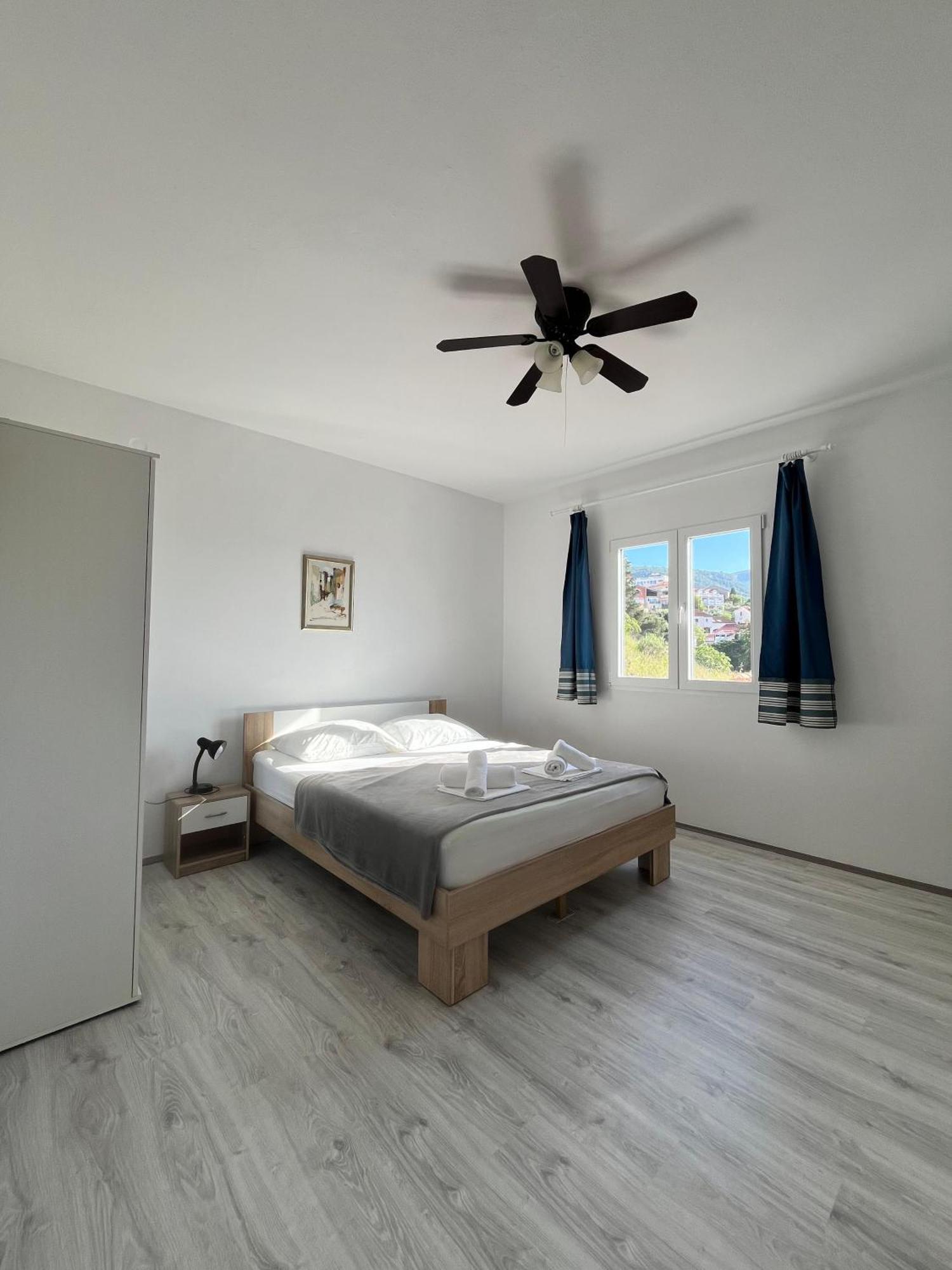 Apartments Peronja Jelsa Seafront エクステリア 写真