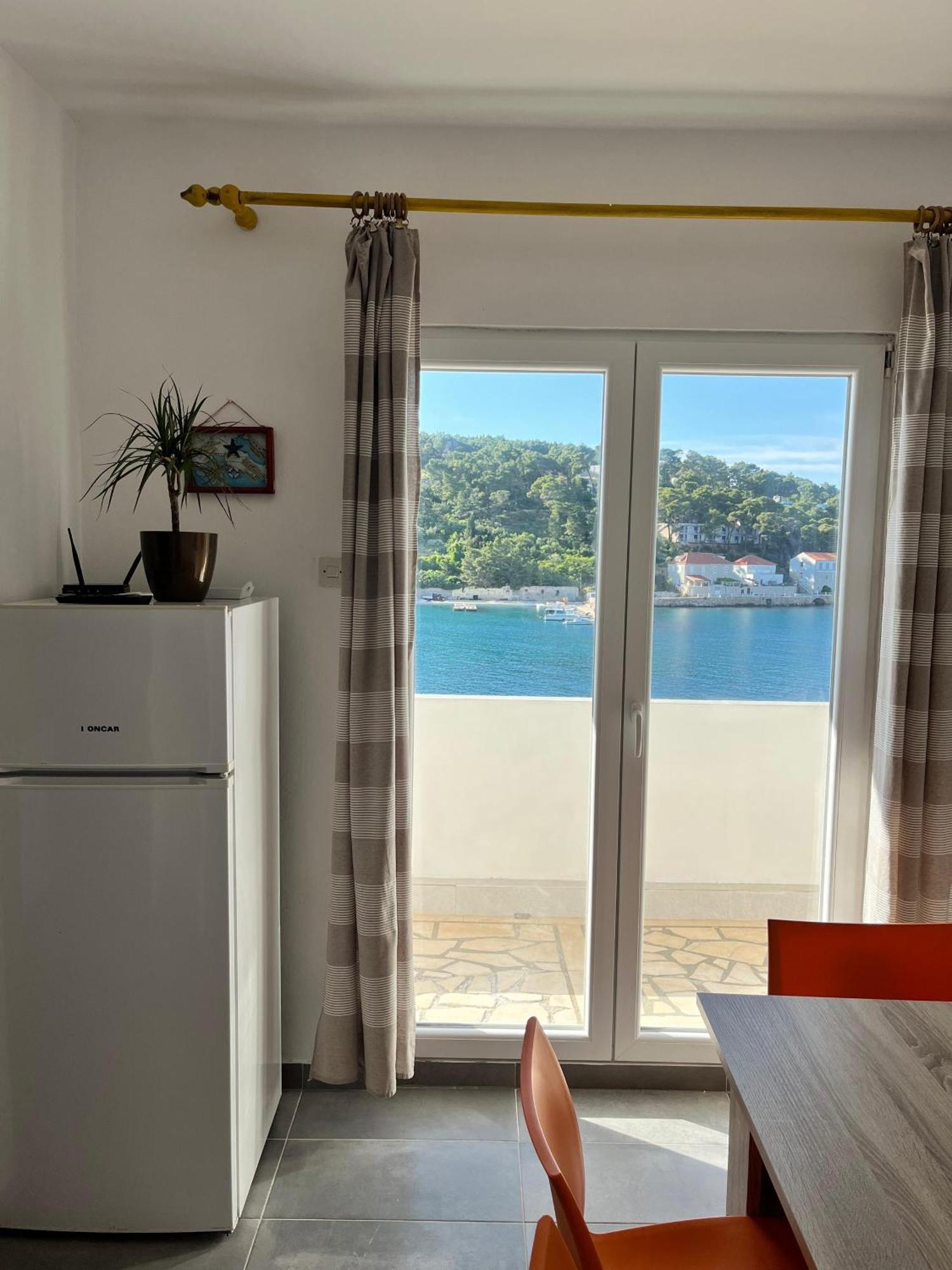 Apartments Peronja Jelsa Seafront エクステリア 写真