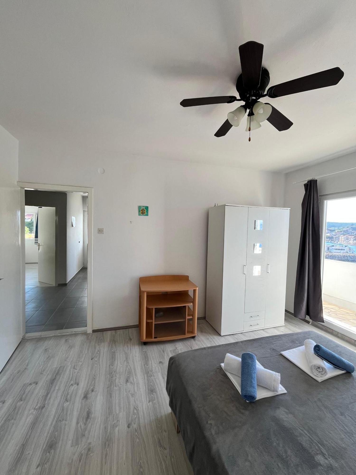 Apartments Peronja Jelsa Seafront エクステリア 写真
